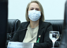 Vereadora Liandra quer inclusão dos servidores administrativos da Saúde no grupo prioritário de vacina