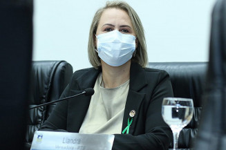 Vereadora Liandra quer inclusão dos servidores administrativos da Saúde no grupo prioritário de vacina