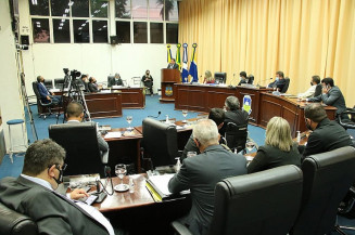 Vereadores da 15ª sessão ordinária na Câmara Municipal de Dourados