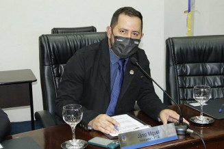 Vereador Jânio Miguel durante sessão ordinária da Câmara de Dourados