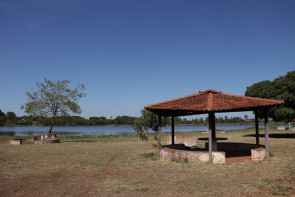 Prefeitura retira mais de 3 toneladas de lixos dos parques de Dourados