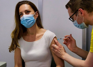 Kate Middleton recebe primeira dose da vacina