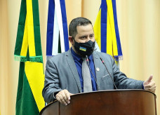Vereador Jânio Miguel, durante pronunciamento na Tribuna da Câmara de Dourados