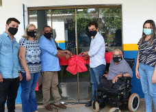 Inauguração da nova biblioteca da escola Sócrates contou com a participação da direção e professores