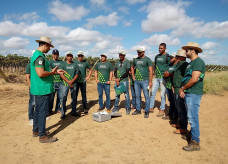 disponibilizados na Internet, no material impresso e nas videoaulas, além daqueles executados nos encontros presenciais, no polo localizado no Sindicato Rural. Os encontros presenciais são obrigatórios e representam 20% da carga horária total do curso. Co