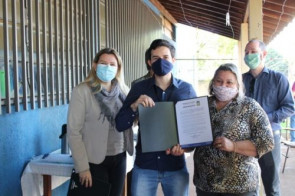 Lavadeiras que ajudaram na campanha do agasalho da Prefeitura recebem homenagem