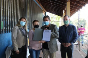 Lavadeiras que ajudaram na campanha do agasalho da Prefeitura recebem homenagem