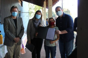 Lavadeiras que ajudaram na campanha do agasalho da Prefeitura recebem homenagem