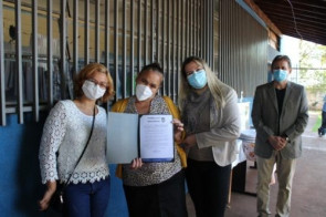 Lavadeiras que ajudaram na campanha do agasalho da Prefeitura recebem homenagem