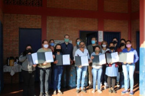 Lavadeiras que ajudaram na campanha do agasalho da Prefeitura recebem homenagem