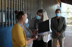 Lavadeiras que ajudaram na campanha do agasalho da Prefeitura recebem homenagem