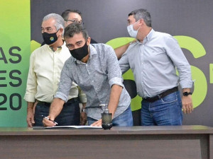 Marçal durante assinatura de liberação de recursos em Campo Grande