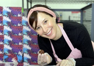 A brasileira Renata Stoica é dona da TinyB e faz brigadeiros nos Estados Unidos