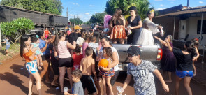 Ação de um grupo de amigos leva alegria para crianças carentes