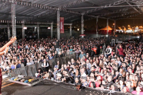 Munhoz & Mariano e cantor Loubet aninam penúltimo dia de shows da 53ª Expoagro
