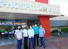 Deputado Marçal Filho com equipe da direção do Hospital da Sias