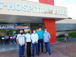 Deputado Marçal Filho com equipe da direção do Hospital da Sias