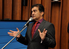 Legenda: Marçal destinou recursos para compra de castramóvel e unidade móvel odontológica em Dourados