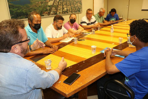 Fotos – Henrique de Mattos  Vereadores e dirigentes do Simted se reuniram na Câmara na manhã desta sexta-feira