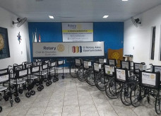 Legenda: Empresas podem ser parceira do projeto de banco de cadeiras de roda e de banho do Rotary Guaicurus