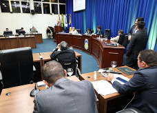 A.Frota/CMD: Sessão Ordinária teve votação de projetos e discussão de propostas entre vereadores douradenses