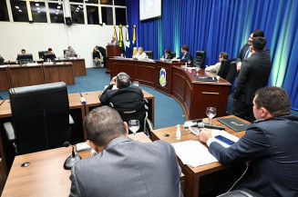 A.Frota/CMD: Sessão Ordinária teve votação de projetos e discussão de propostas entre vereadores douradenses
