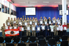 Fotos – Valdenir Rodrigues/CMD  Sessão Solene homenageou bombeiros militares e alunos do Projeto Bombeiros do Amanhã
