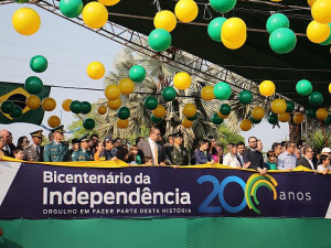 Palanque das autoridades no Desfile de 7 de Setembro (Foto: Assecom)