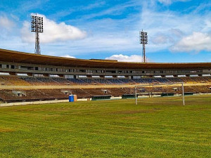 Estádio Douradão está sendo preparado para receber jogos do Campeonato Estadual (Foto: Assecom)