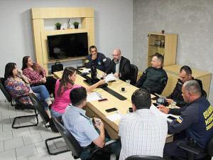 Encontro aconteceu na sede da Guarda Municipal nesta quarta-feira (Foto: Rodrigo Pirola/Prefeitura de Dourados)