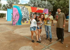 A arte urbana foi feita por Gi Brandão, Henrique Silveira de Sousa, Nathalya Escobar e Matheus Freitas Parrésio