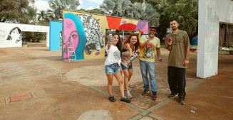A arte urbana foi feita por Gi Brandão, Henrique Silveira de Sousa, Nathalya Escobar e Matheus Freitas Parrésio