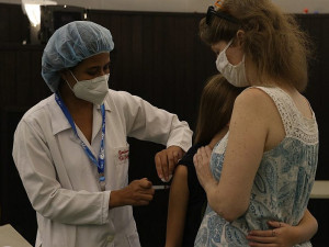 Índice de vacinação de crianças e adolescentes tem caído em todo o país (Foto: Tânia Rego/Agência Brasil)