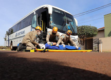 Simulação faz parte das ações de conscientização da Campanha Maio Amarelo. (Fotos: Rodrigo Pirola / Prefeitura de Dourados)