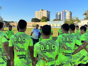 Dourados AC tem o técnico Valdir Fortini e 80% do elenco com jogadores da região (Foto: Gabriel Orriz/Dourados AC)