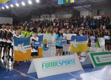 Delegações se apresentaram na abertura dos jogos nesta segunda-feira (Foto: Rodrigo Pirola/Prefeitura de Dourados)