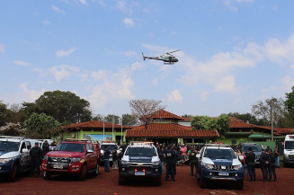 Com viaturas e apoio aéreo, forças de segurança realizaram fiscalização aos alvos de violência doméstica na Reserva Indígena (Fotos: Rodrigo Pirola / Prefeitura de Dourados)