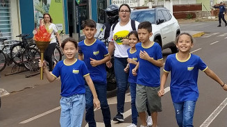 Alunos realizaram o revezamento do fogo simbólico no trajeto entre o Exército e a Praça Antônio João / Fotos: Assecom