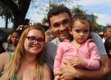 Famílias marcaram presença na avenida e se empolgaram com o maior desfile da história de Dourados / Fotos: Rodrigo Pirola/Prefeitura de Dourados