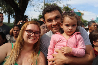 Famílias marcaram presença na avenida e se empolgaram com o maior desfile da história de Dourados / Fotos: Rodrigo Pirola/Prefeitura de Dourados