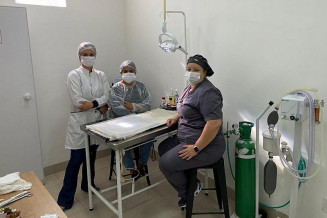 Equipe veterinária da clínica AuQmia fez os primeiros procedimentos (Foto: Rodrigo Pirola/Prefeitura de Dourados)