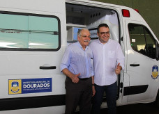 Deputado federal Luiz Ovando direcionou a emenda parlamentar para aquisição da ambulância (Foto: Rodrigo Pirola/Prefeitura de Dourados)