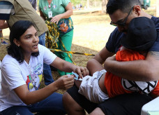 A vacinação é gratuita e está disponíveis para crianças e adultos (Foto: José Cruz/Agência Brasil)