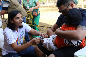 A vacinação é gratuita e está disponíveis para crianças e adultos (Foto: José Cruz/Agência Brasil)