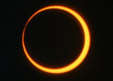 Eclipse solar forma um "anel de fogo" (Nasa)