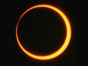 Eclipse solar forma um "anel de fogo" (Nasa)