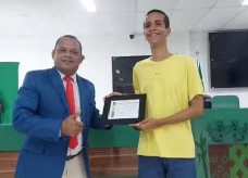 Kauan Peruna, de 13 anos, foi homenageado na Câmara Municipal de Ilhéus, na Bahia – Foto: reprodução / Instagram @camaradeilheusoficial