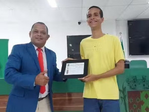 Kauan Peruna, de 13 anos, foi homenageado na Câmara Municipal de Ilhéus, na Bahia – Foto: reprodução / Instagram @camaradeilheusoficial
