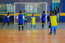 Jogos de futsal acontecem nas duas quadras do Jorjão durante toda a semana (Foto: Caramelo Criativo)