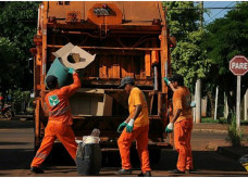 Serviço de coleta de lixo (Foto: Arquivo/Assecom)